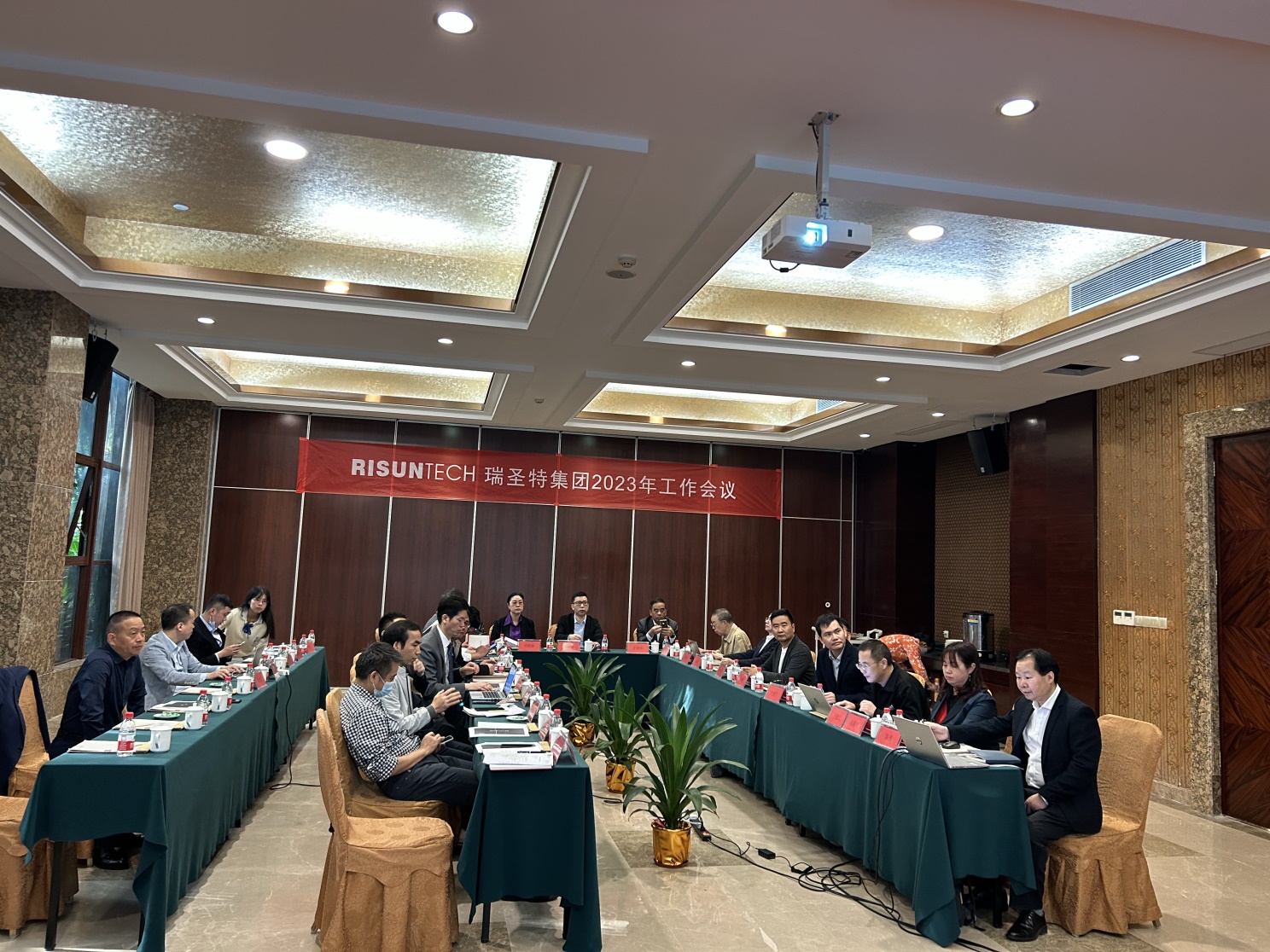 说明: D:RSTJerry新闻新闻-2023.2.20 瑞圣特集团2023年度工作会议照片a4254c12-c2a2-487f-bcc7-bced3e6be645.jpg